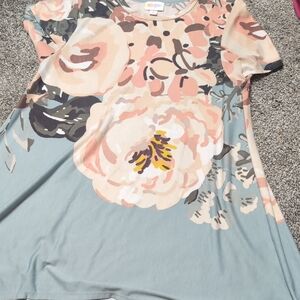 LuLaRoe Pink and Gray Graphic Short Sleeve Blouse